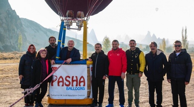 Bakan Varank, Türkiye’nin ilk yerli balonu ile Kapadokya’da uçtu