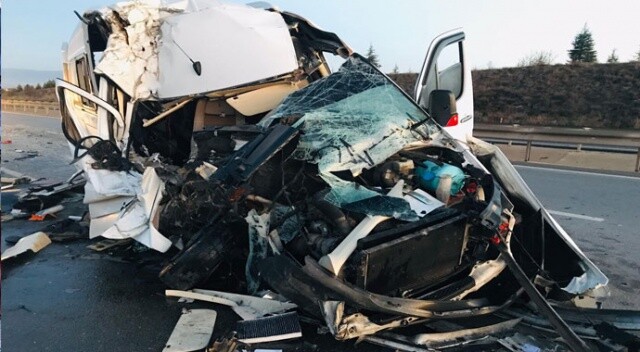 Bursasporlu taraftarları taşıyan minibüs kaza yaptı: 17 yaralı