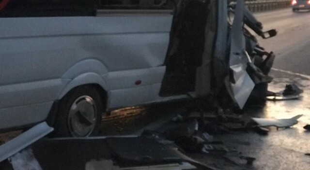 Bursasporlu taraftarları taşıyan minibüs kaza yaptı: Çok sayıda yaralı var