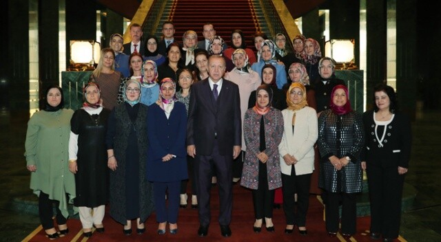 Cumhurbaşkanlığı Erdoğan halı dokuma fabrikasında çalışan kadınları kabul etti