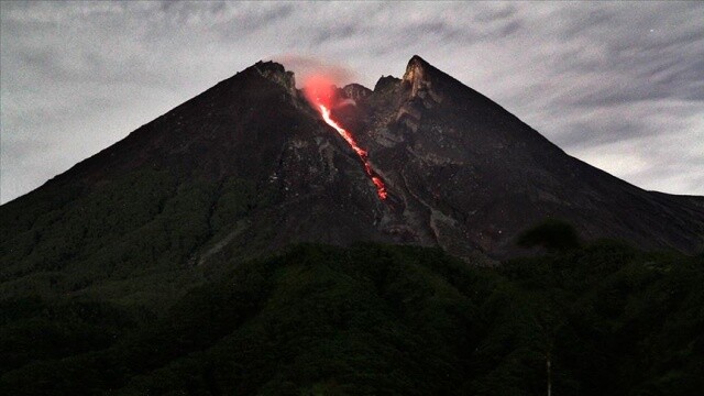 Endonezya&#039;da yanardağ uyarısı