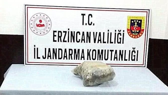 Erzincan&#039;da 875 gram kubar esrar ele geçirildi