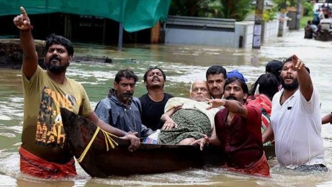 Hindistan&#039;da muson yağmurlarında yaklaşık 2 bin 400 kişi öldü