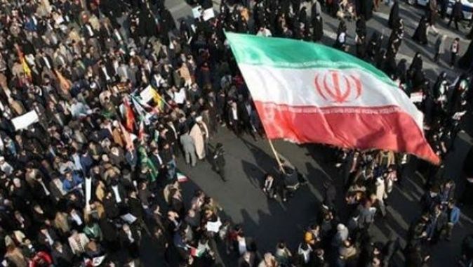 İran&#039;da benzin zammı protestolarında bir kişi öldü
