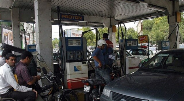 İran&#039;da benzine yüzde 50 zam