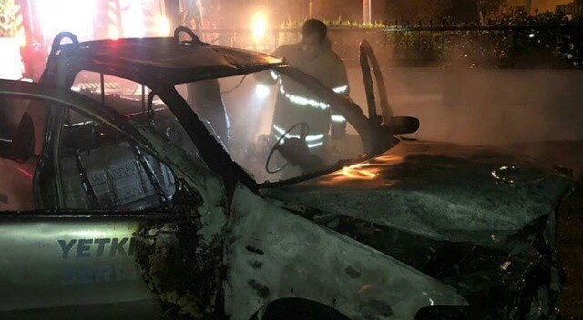 İzmir&#039;de park halindeki araçta yangın