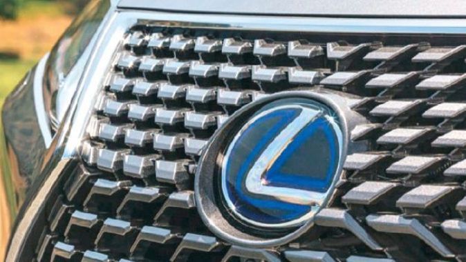 Lexus ilk elektrikli için gün sayıyor