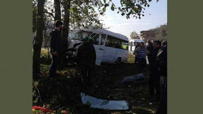Rize’de trafik kazası: 15 yaralı