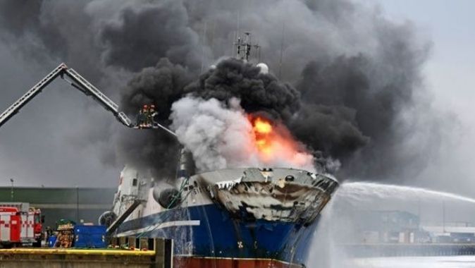 Rusya&#039;da akaryakıt gemisinde patlama: 3 ölü