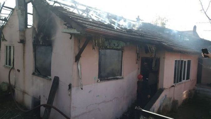 Sakarya&#039;da ev yangınında 2 çocuk yanarak hayatını kaybetti