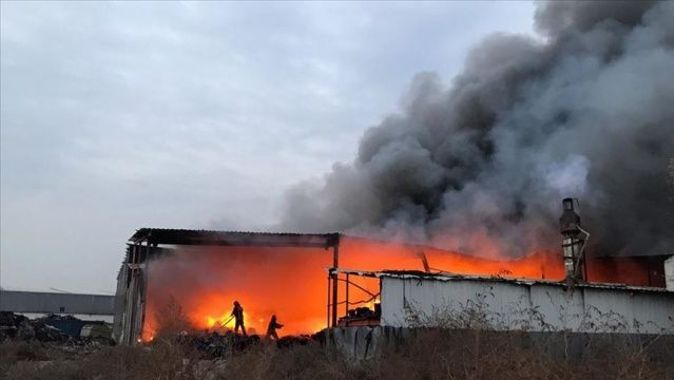 Sakarya&#039;da geri dönüşüm fabrikasında yangın