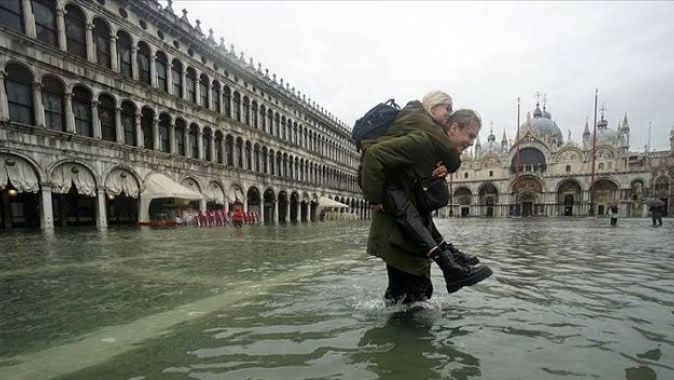 Suların yükseldiği Venedik&#039;te zarar yaklaşık 1 milyar euro