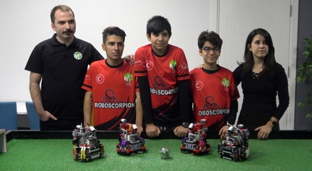 Yerli ve milli yapay zekaya sahip futbol oynayan robot yaptılar