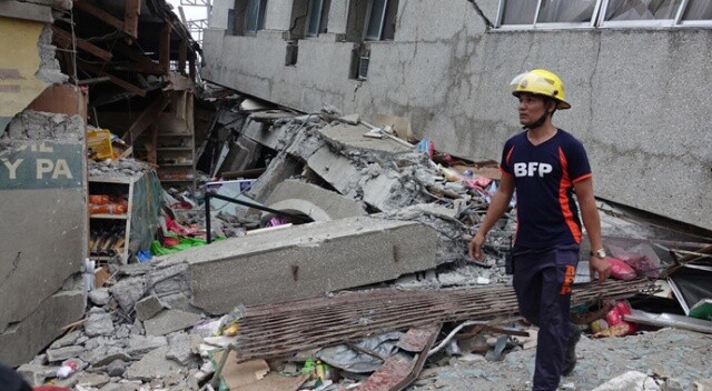 Filipinler&#039;deki depremde 3 kişi öldü