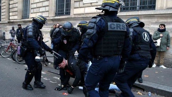 Fransa&#039;da polis şiddetinin bilançosu ağır! Yaklaşık 500 yaralı