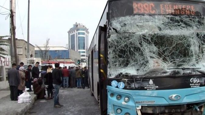 Gaziosmanpaşa’da halk otobüsü kaza yaptı: 4 yaralı