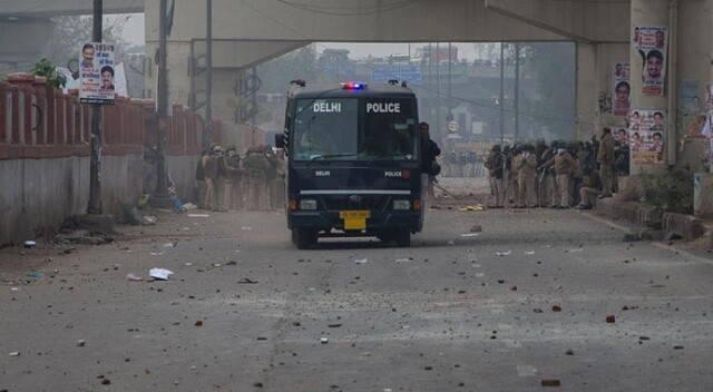 Hindistan&#039;da vatandaşlık yasası karşıtı gösterilerde 3 günde 23 ölü
