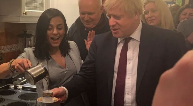 İngiltere Başbakanı Boris Johnson&#039;ın Türk kahvesi keyfi