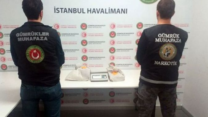 İstanbul Havalimanı&#039;nda dev operasyon! 1 buçuk milyonluk kokain ele geçirildi