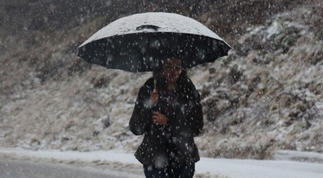 İstanbul’un yanı başına mevsimin ilk karı yağdı