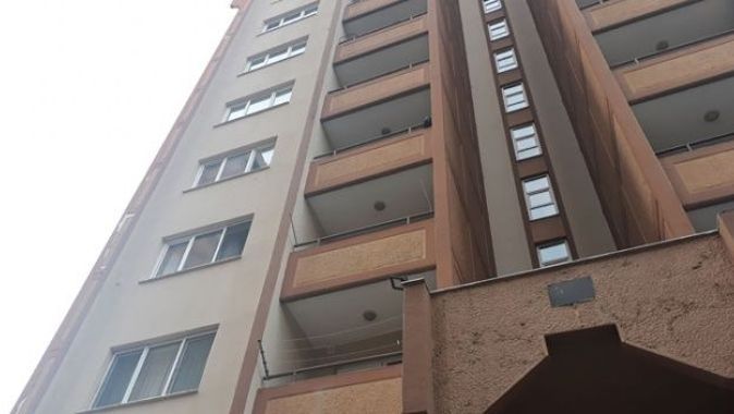 İzmir&#039;de 4. kattan beton zemine düşen 2 yaşındaki minik Helin öldü