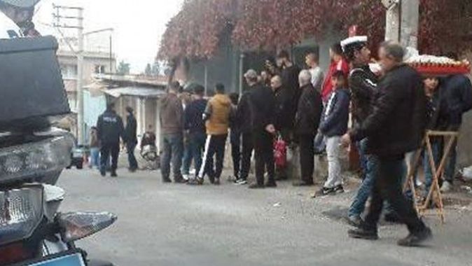 İzmir&#039;de kahvehanede cinayet: 1 ölü, 2 yaralı