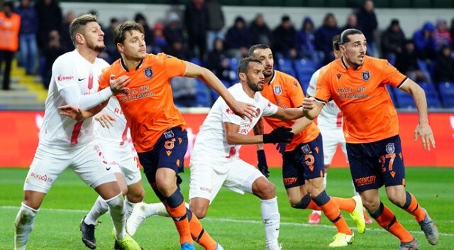 Medipol Başakşehir, Antalyaspor&#039;u 2 golle geçti