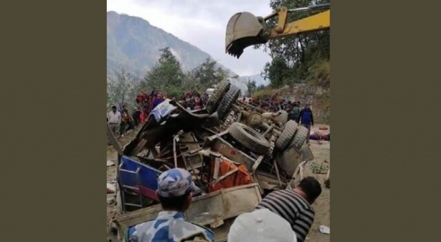 Nepal’de otobüs şarampole yuvarlandı: 14 ölü, 16 yaralı