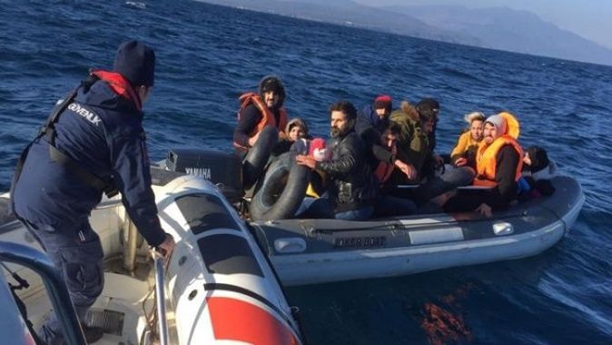 Ayvalık’ta 18 düzensiz göçmen Sahil Güvenlik’ten kaçamadı