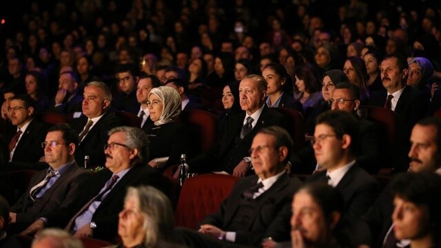 Cumhurbaşkanı Erdoğan &#039;Leyla ile Mecnun&#039; tiyatro oyununu izledi