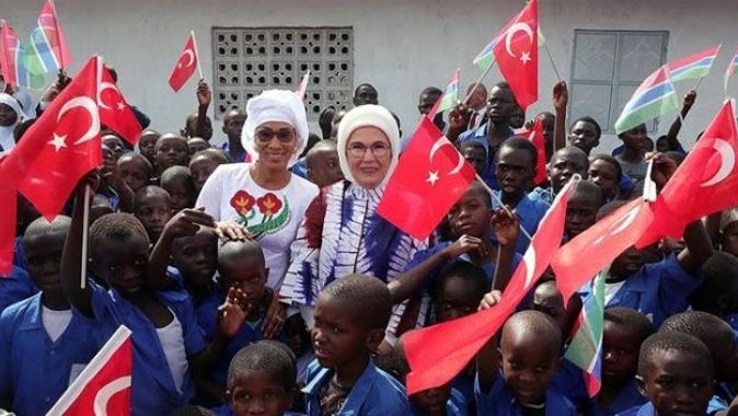 Emine Erdoğan Gambiya&#039;da cami ve okul açtı