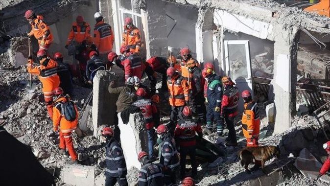 Fuat Oktay: Elazığ&#039;daki depremde hayatını kaybedenlerin sayısının 35&#039;e yükseldi