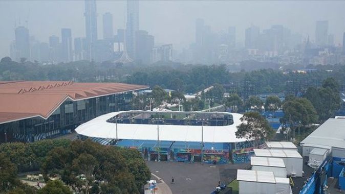 Hava kirliliği Avustralya Açık Tenis Turnuvası&#039;nı ilk günden etkiledi