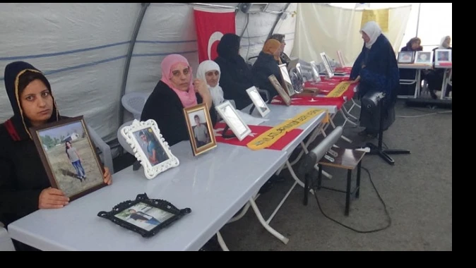 HDP önündeki ailelerin evlat nöbeti 129&#039;uncu gününde