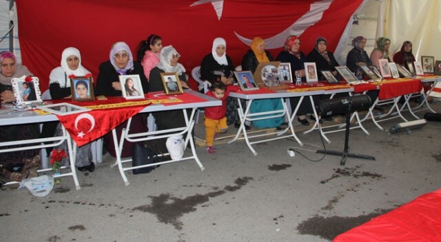 HDP önündeki ailelerin evlat nöbeti 142&#039;nci gününde