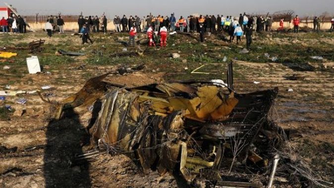 İran: Uçak &#039;yanlışlıkla&#039; füze isabet etmesi sonucu düştü