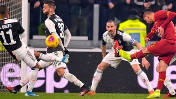 Juventus, Cengizli Roma&#039;yı 3-1 yenerek İtalya Kupası&#039;ndan eledi