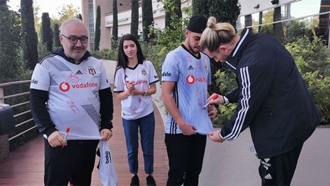 Karakartallılar, Beşiktaş’ı Antalya kampında ziyaret etti