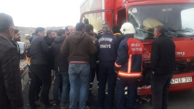 Mardin’de kamyonet ve otomobil çarpıştı: 4 yaralı