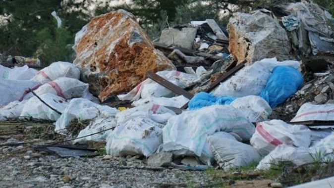 Ormandan çıkan 65 ton çöp görenleri şok etti