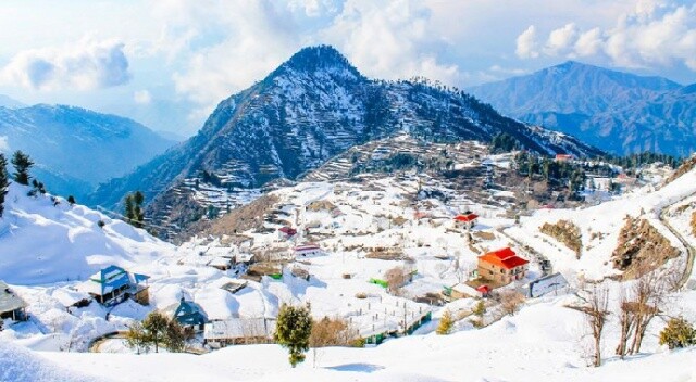 Pakistan&#039;da rekor kar yağışı 14 kişinin ölümüne neden oldu