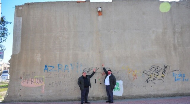 &#039;Berlin Duvarı bile yıkıldı, bizim duvar hala yıkılmadı&#039;