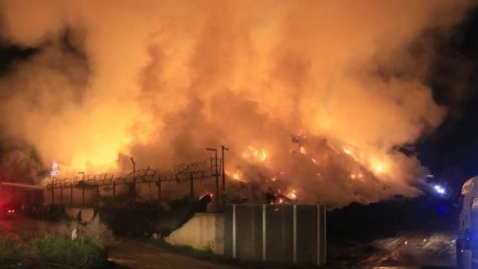 Adana&#039;daki fabrika yangını 1 gündür sürüyor