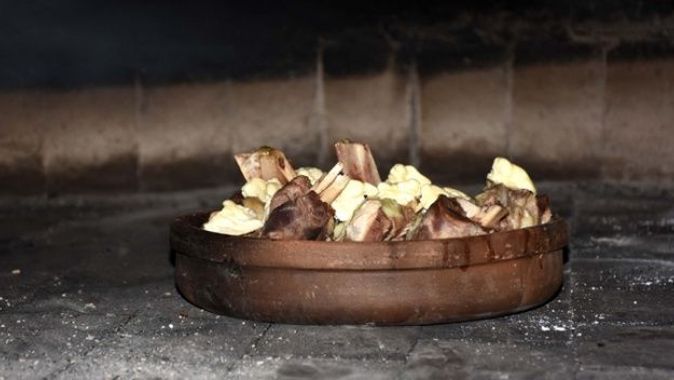 Aksaray&#039;ın tescilli lezzeti &quot;tulum kebabı&quot; damak çatlatıyor