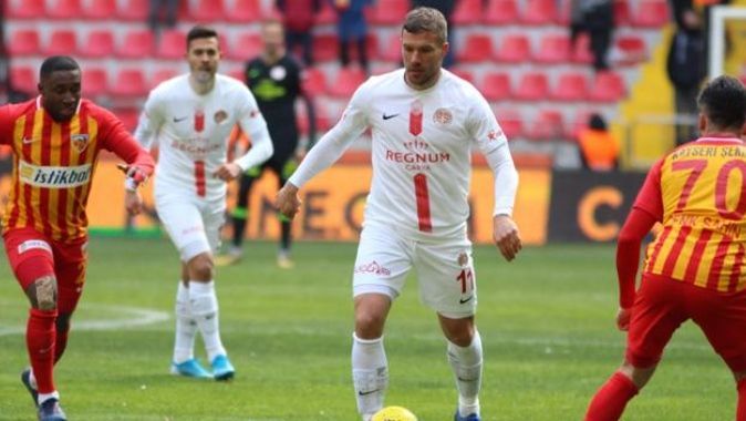 Antalyaspor kupada Podolski&#039;yi riske etmeyecek