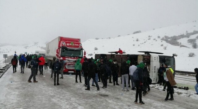 Bursaspor taraftarını taşıyan otobüs devrildi: 2 yaralı
