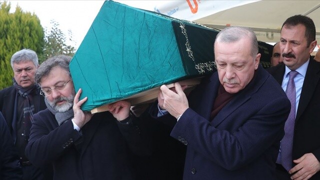 Cumhurbaşkanı Erdoğan İstanbul&#039;da cenaze namazına katıldı