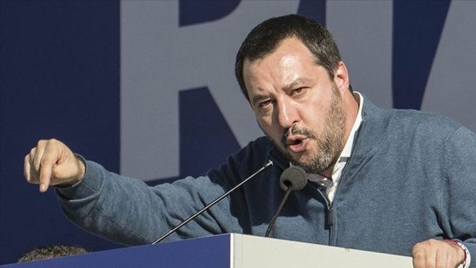 Düzensiz göçmenleri gemiden indirmeyen Salvini&#039;nin yargılanmasının önü açıldı