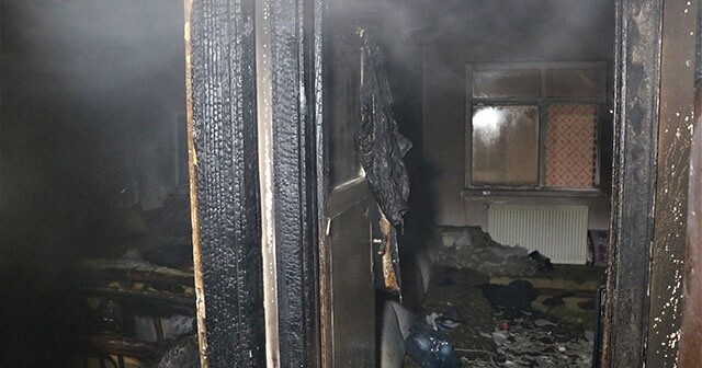 Elazığ&#039;da ev yangını, 5 kişi dumandan etkilendi