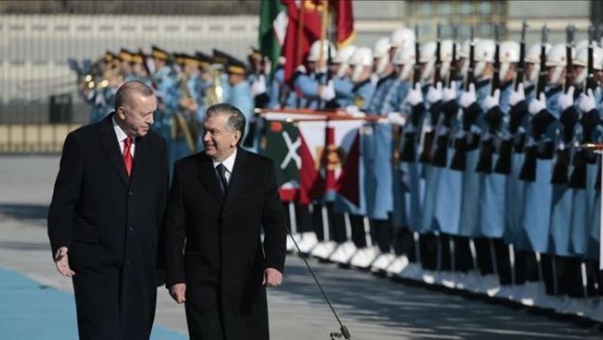 Erdoğan, Özbekistan Cumhurbaşkanı Mirziyoyev&#039;i törenle karşıladı
